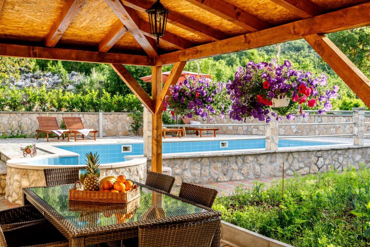 Holiday Home Memories And Joy Имотски Екстериор снимка