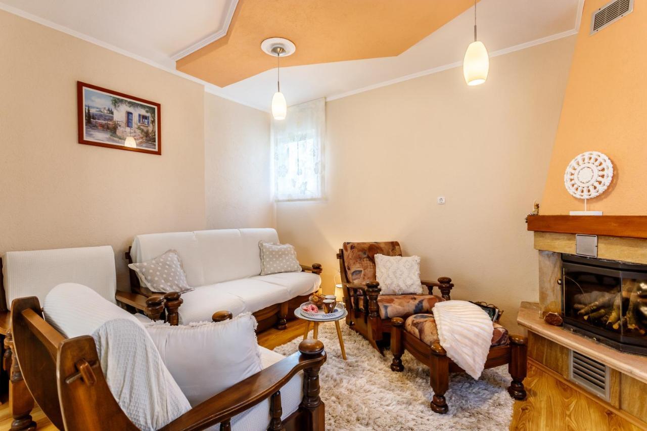 Holiday Home Memories And Joy Имотски Екстериор снимка