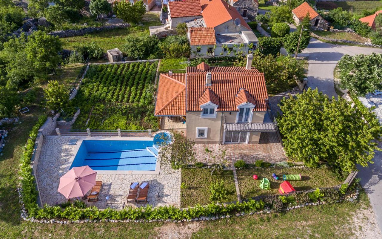 Holiday Home Memories And Joy Имотски Екстериор снимка