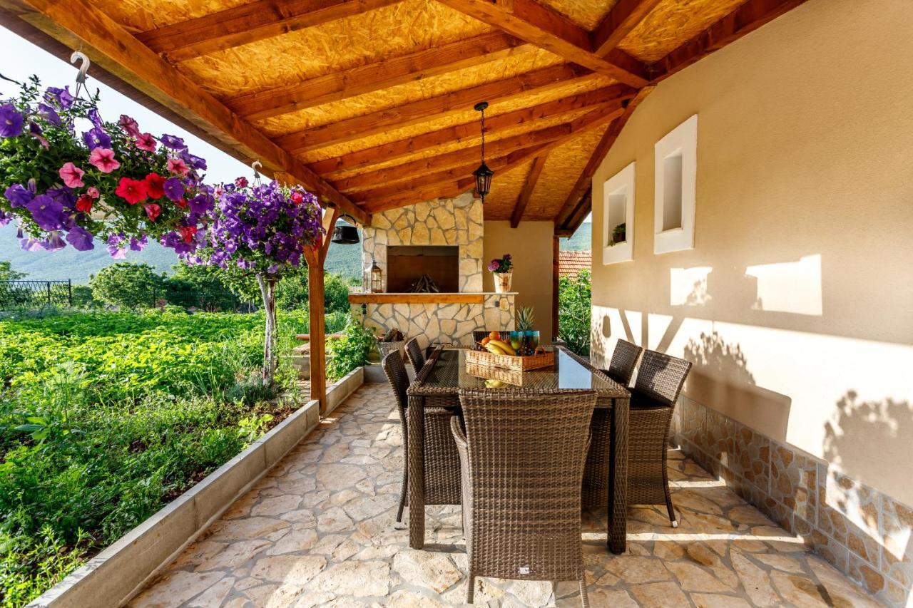 Holiday Home Memories And Joy Имотски Екстериор снимка