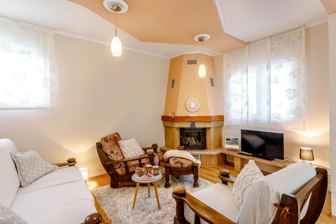 Holiday Home Memories And Joy Имотски Екстериор снимка