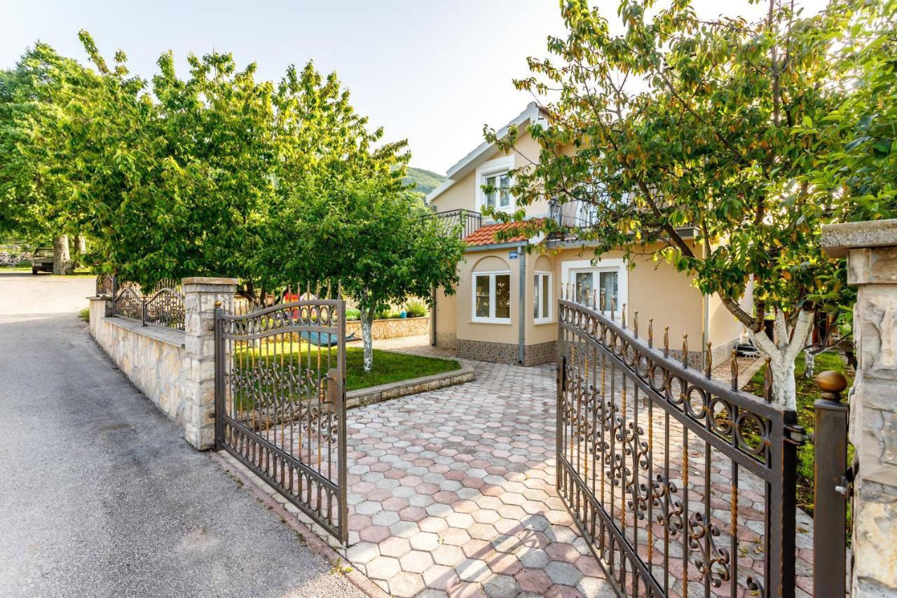 Holiday Home Memories And Joy Имотски Екстериор снимка