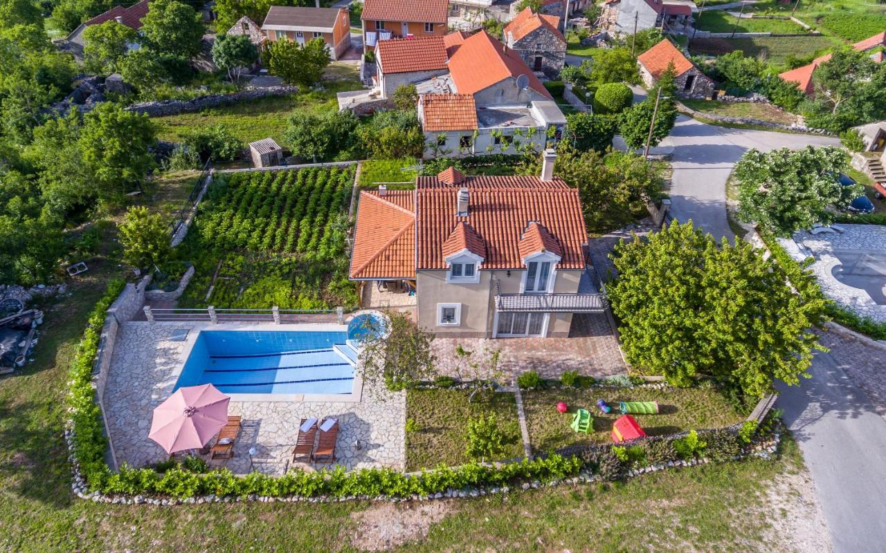 Holiday Home Memories And Joy Имотски Екстериор снимка